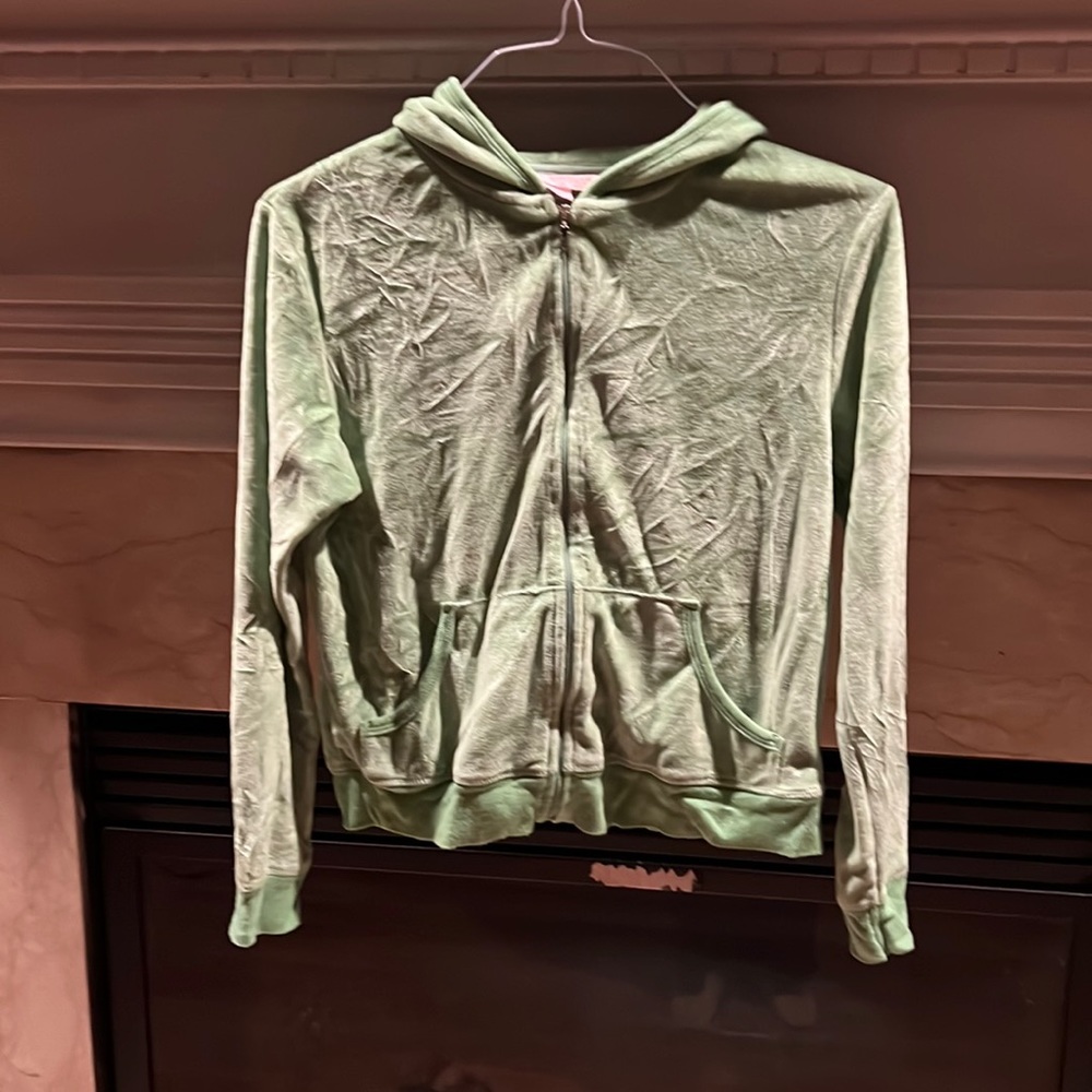 😀 Victoria”s Secret size small🌼